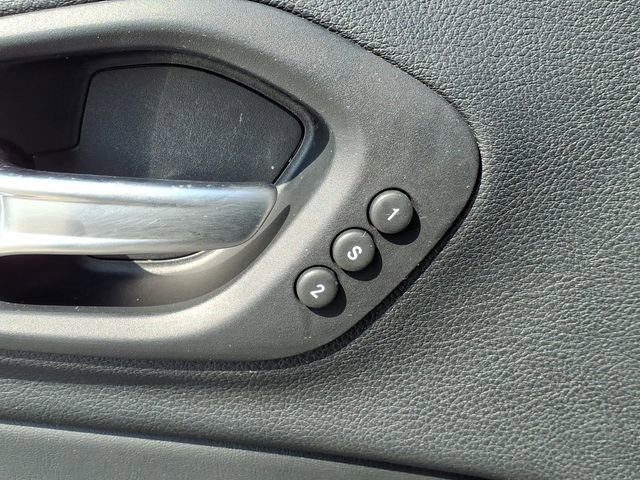 Used 2017 Jeep Cherokee Limited w/ Luxury Group image 21