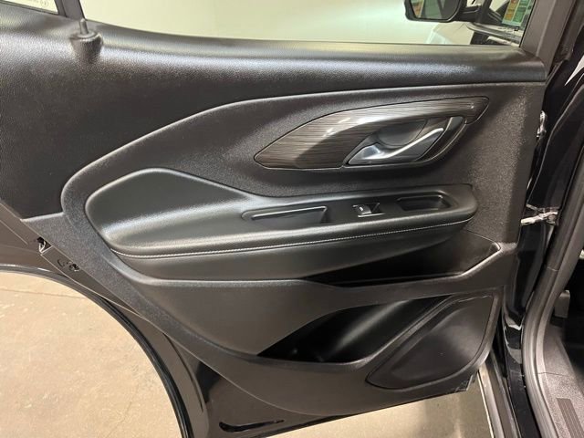 Used 2024 GMC Terrain SLT image 16