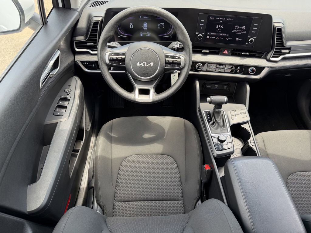 Used 2025 Kia Sportage LX FWD image 13