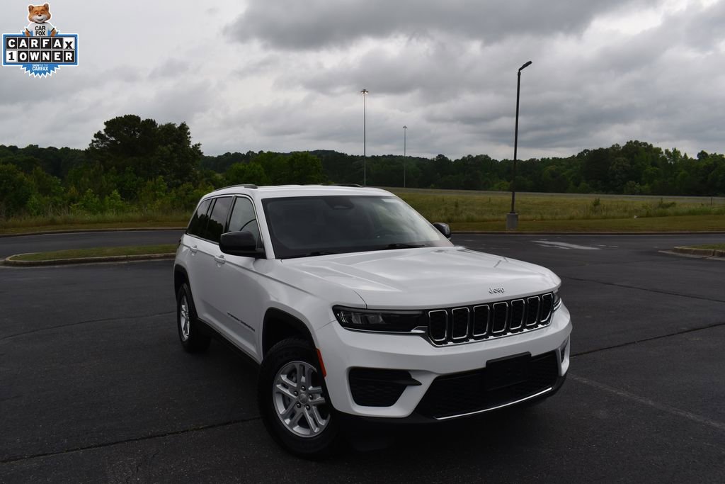 Used 2024 Jeep Grand Cherokee Laredo RWD image 1