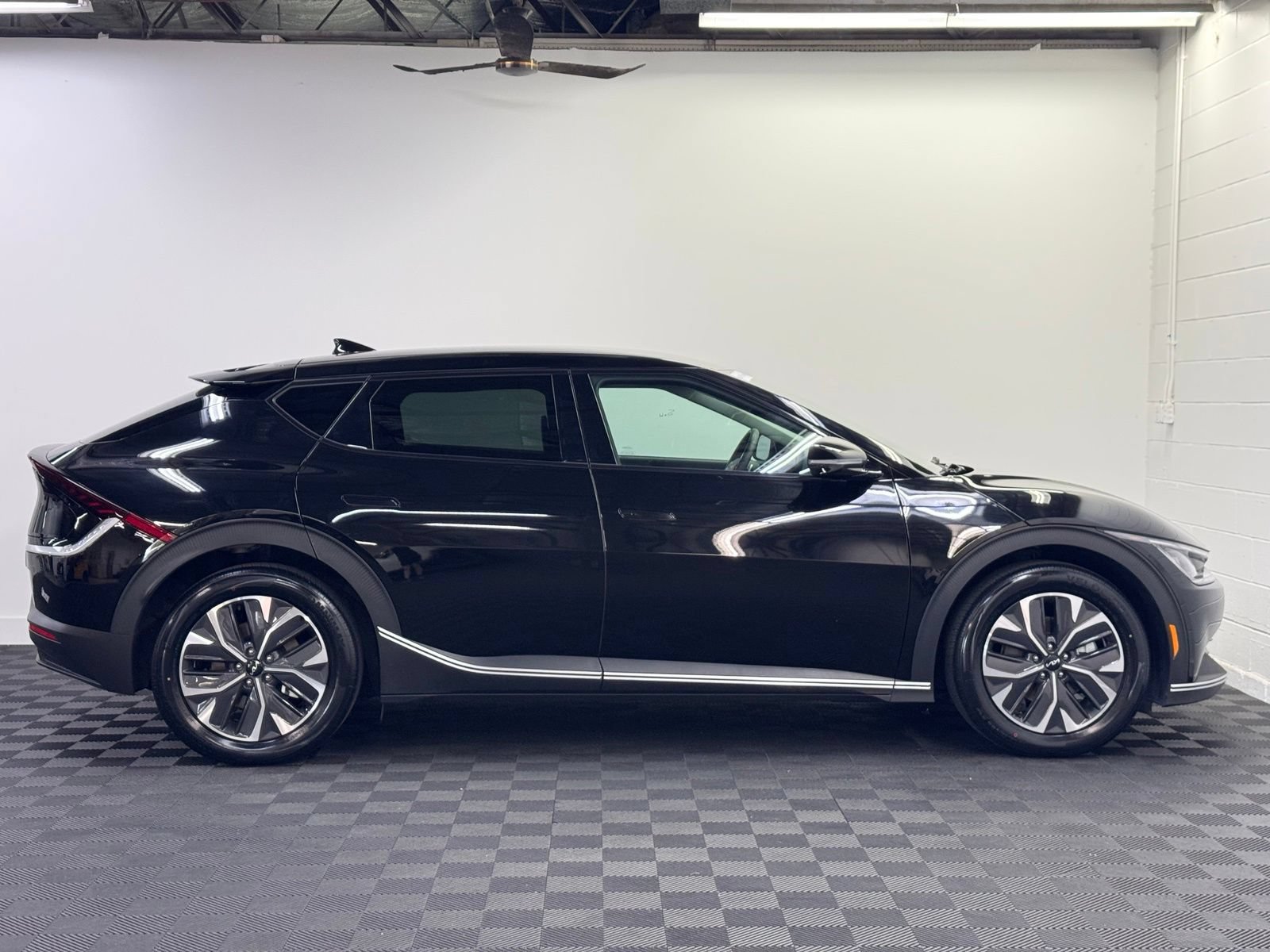 Used 2024 Kia EV6 Light AWD/4WD image 4