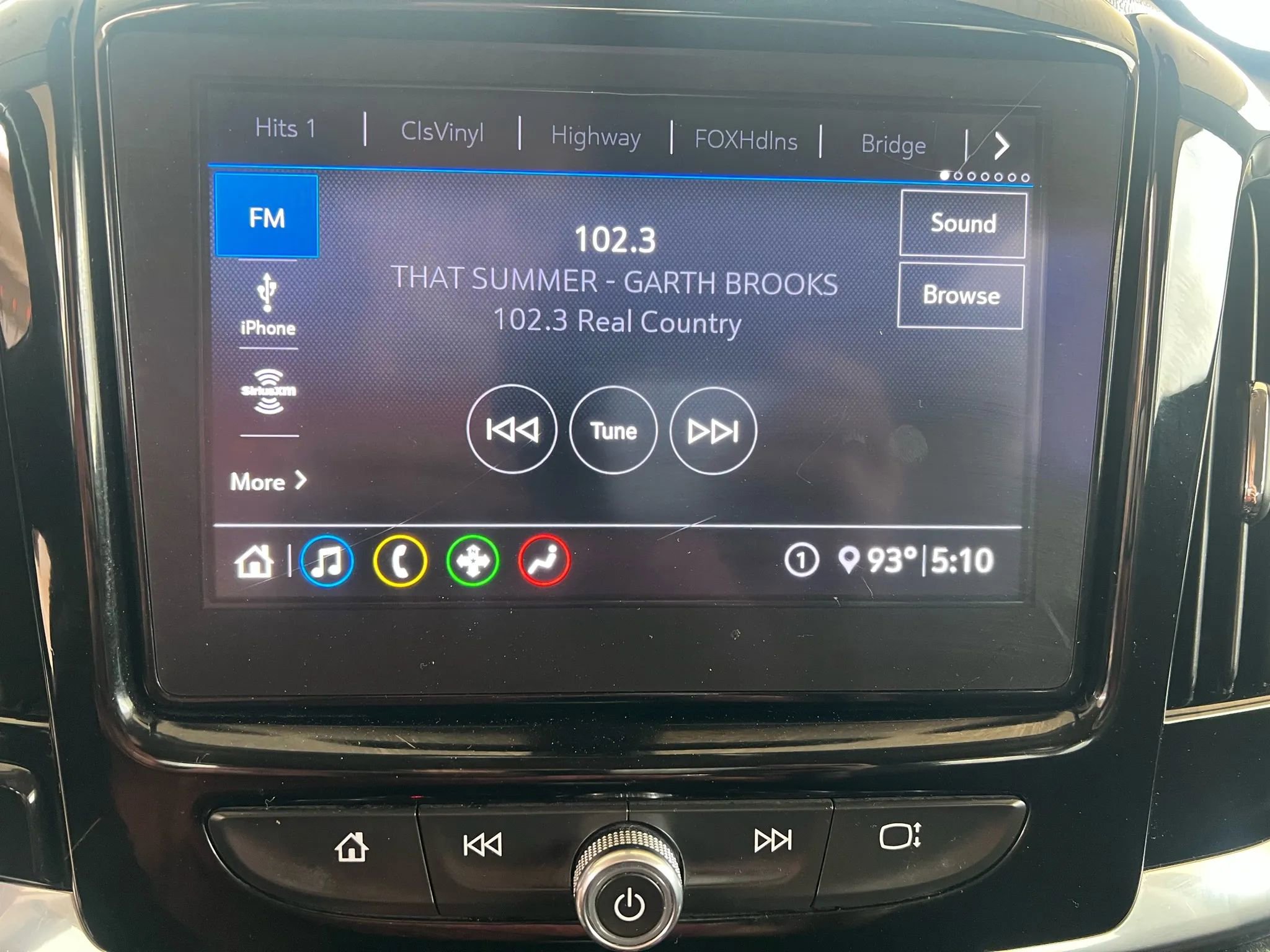 Used 2021 Chevrolet Traverse LT image 18