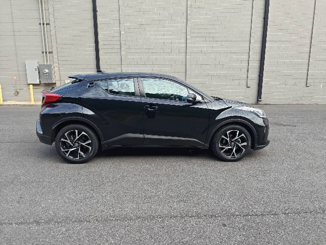 Used 2022 Toyota C-HR XLE FWD image 2