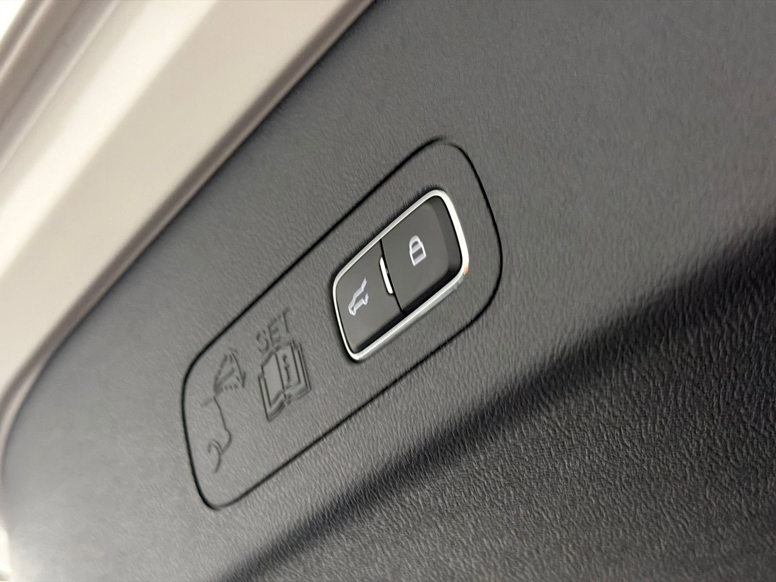 Certified 2023 Lincoln Aviator AWD w/ Premium Package image 9