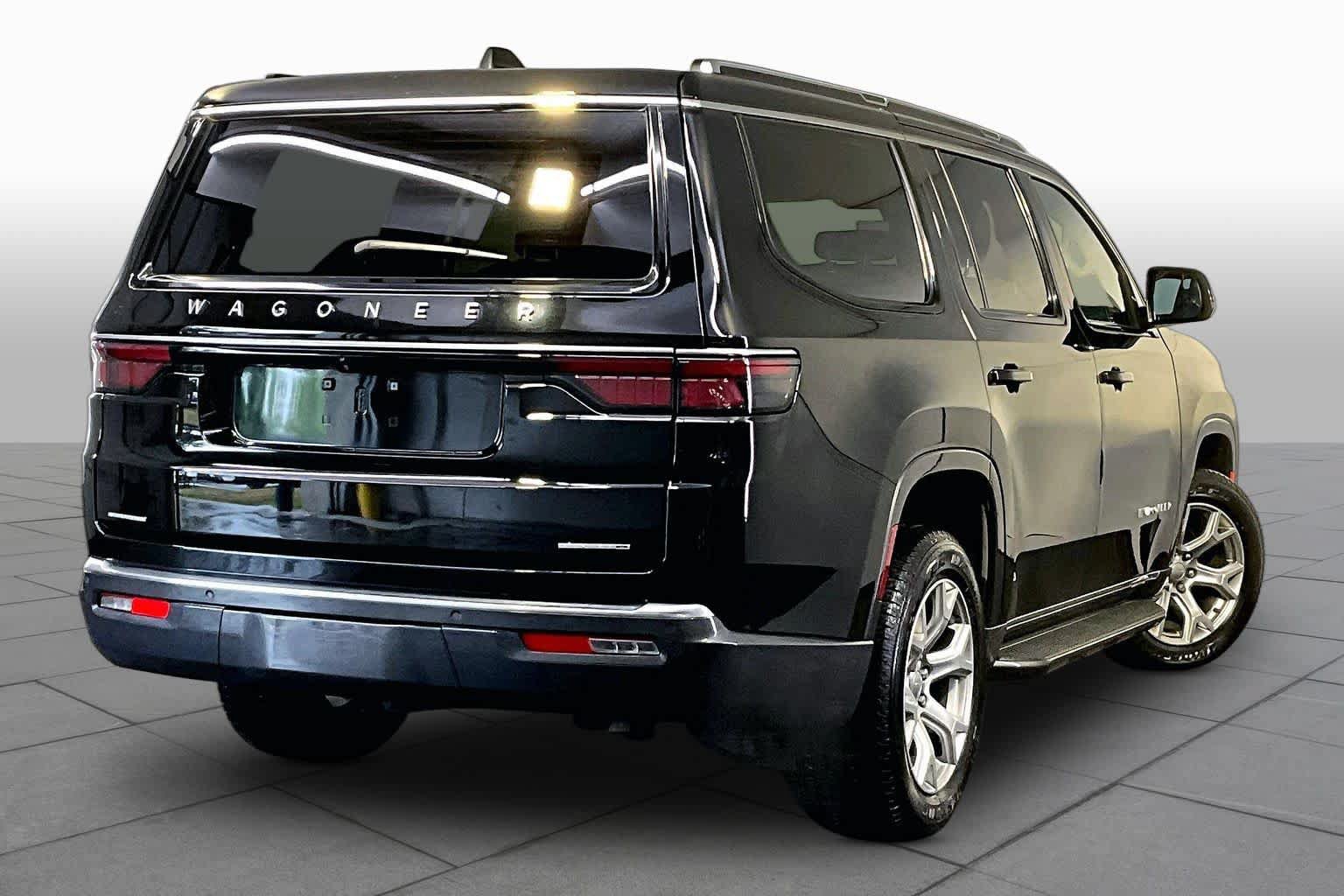 Used 2022 Jeep Wagoneer Series II AWD/4WD image 12