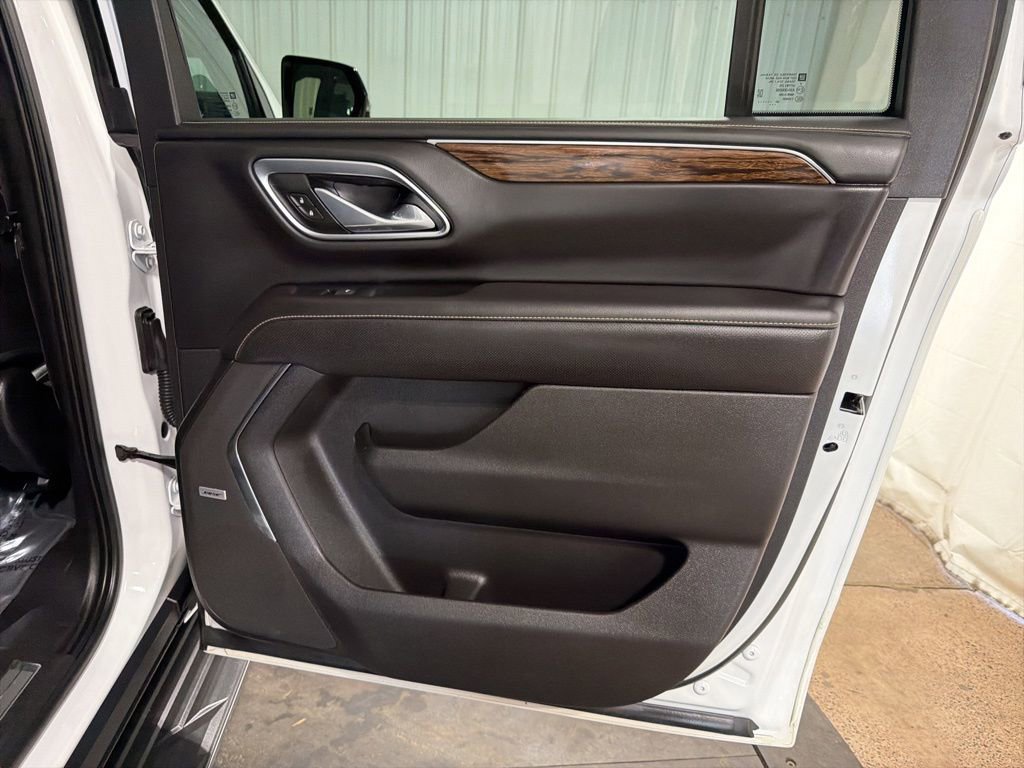 Used 2021 Chevrolet Suburban Premier w/ Premium Package AWD/4WD image 18