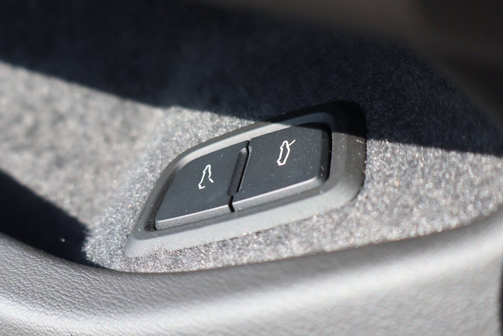 Used 2023 Chevrolet Corvette Stingray Convertible w/ 1LT image 19