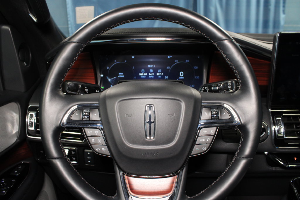 Used 2024 Lincoln Navigator Reserve AWD/4WD image 12