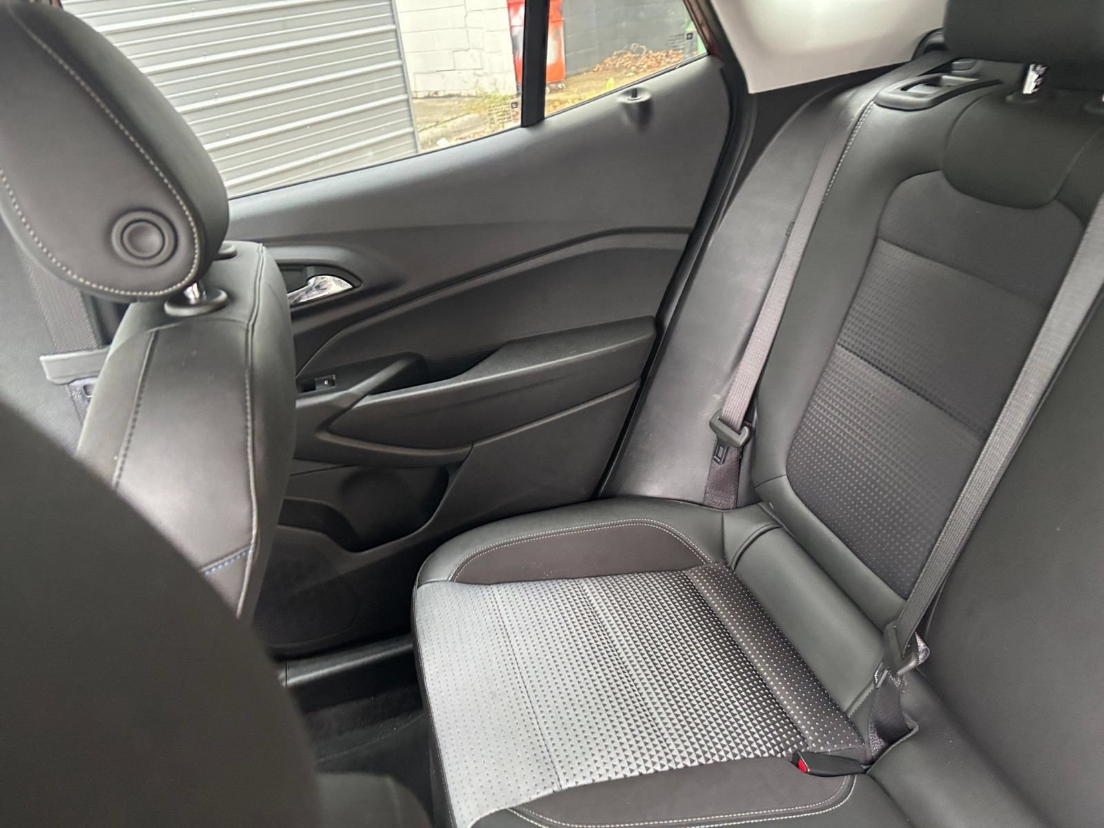Used 2025 Chevrolet Trax LT w/ LT Convenience Package FWD image 35