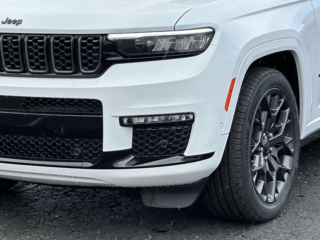 Used 2023 Jeep Grand Cherokee L Summit w/ High Altitude Package image 8