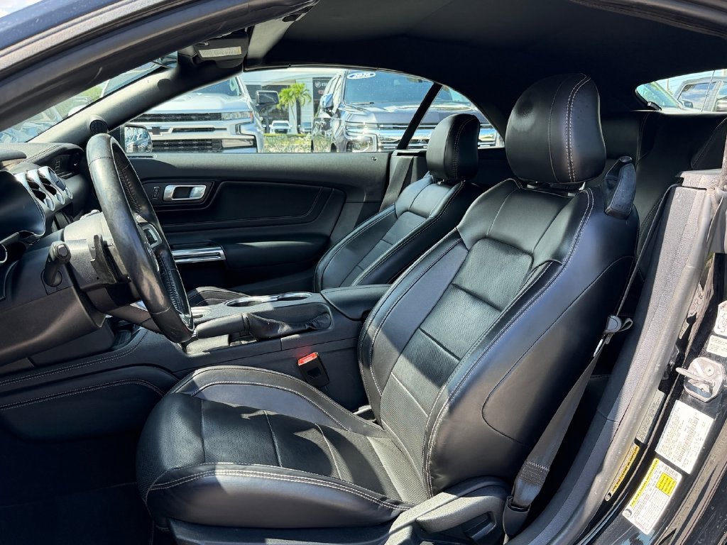 Used 2020 Ford Mustang Convertible RWD image 9