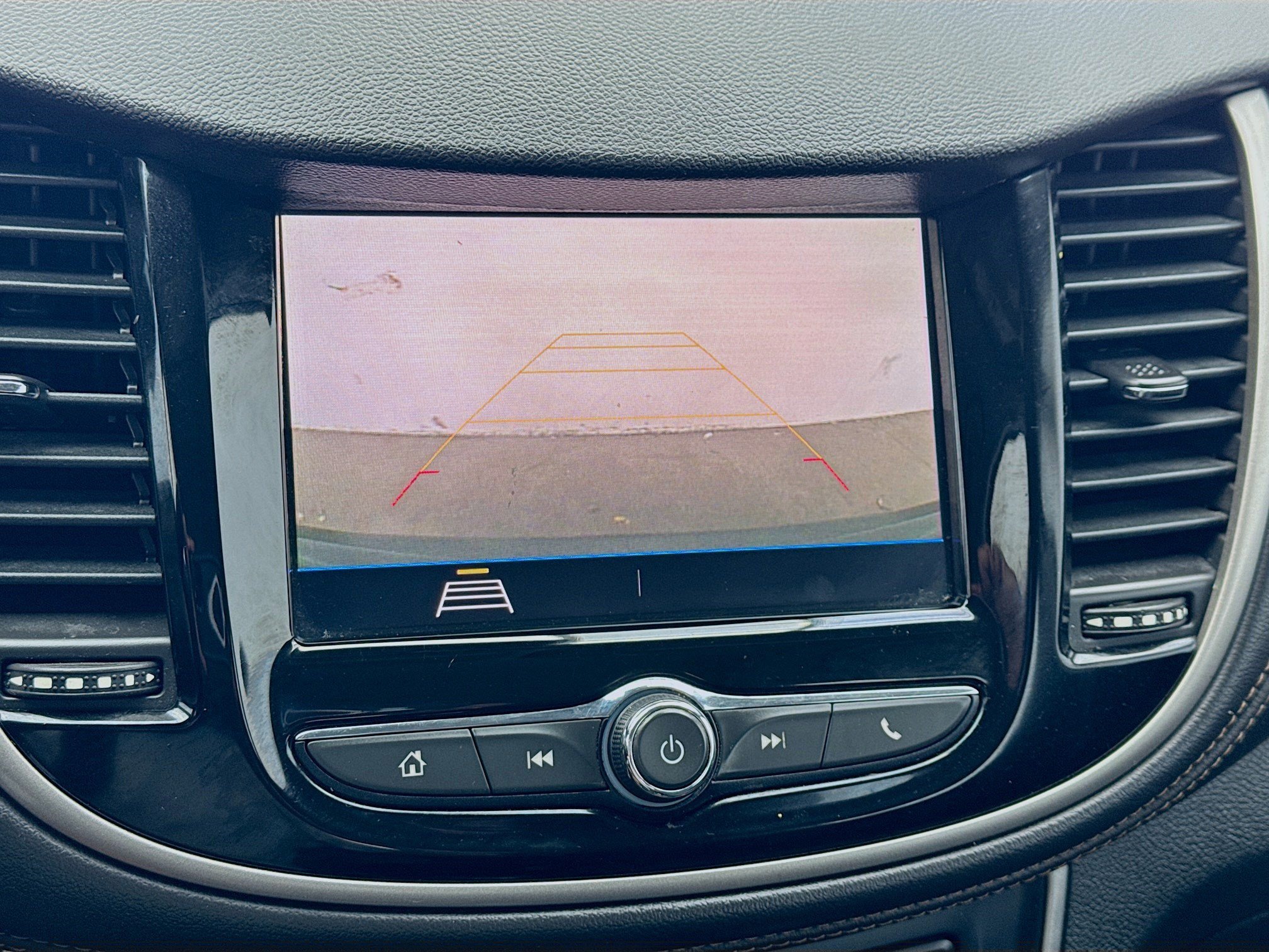 Used 2020 Chevrolet Trax LS FWD image 10