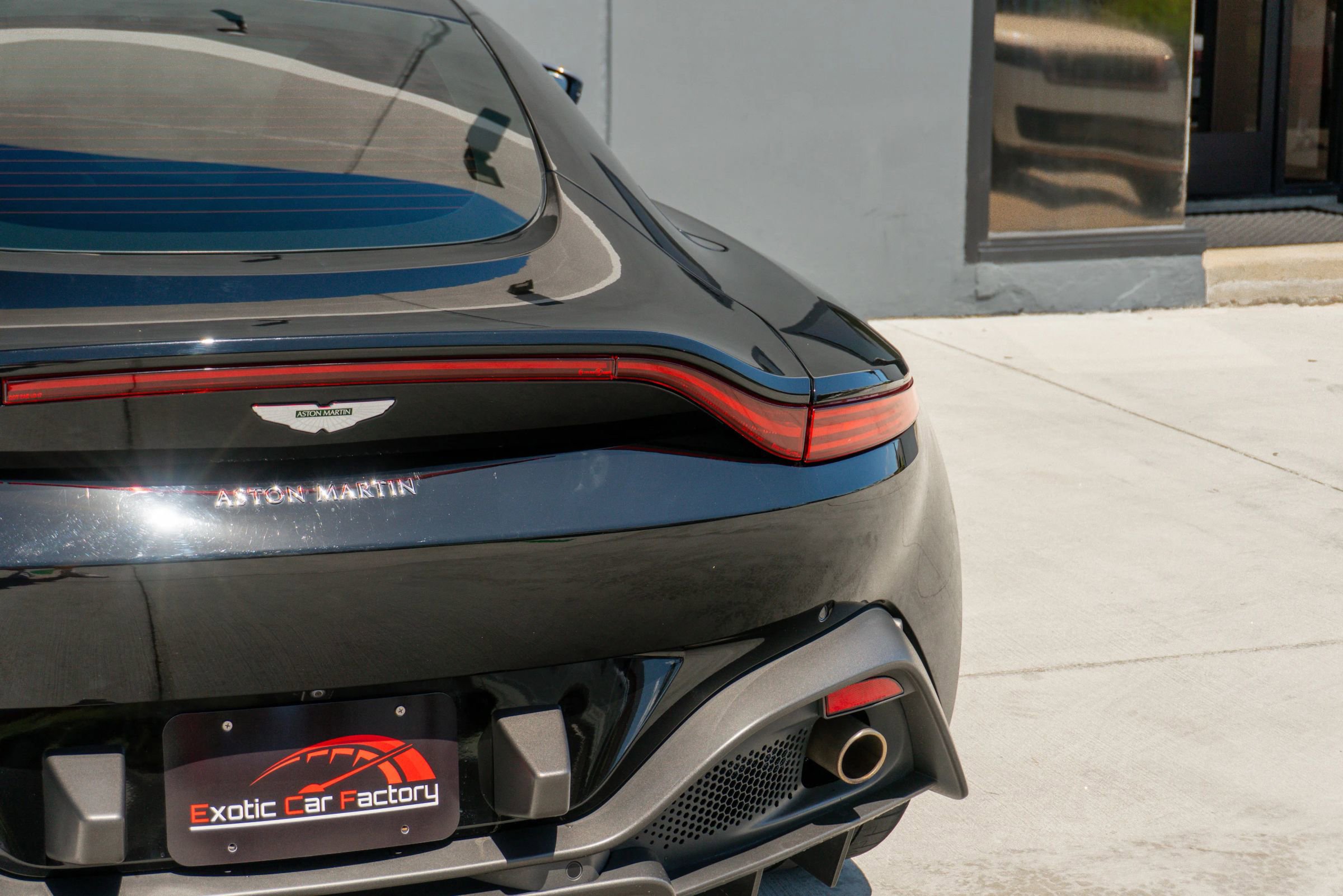 Used 2020 Aston Martin V8 Vantage Coupe image 37