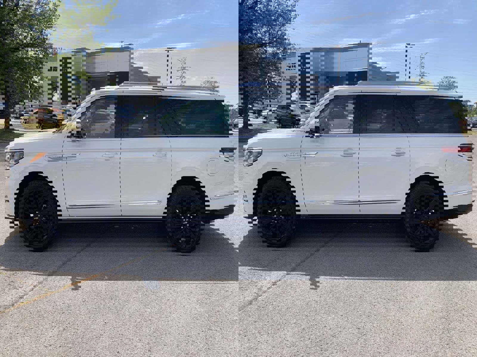 Certified 2024 Lincoln Navigator L Reserve AWD/4WD image 8