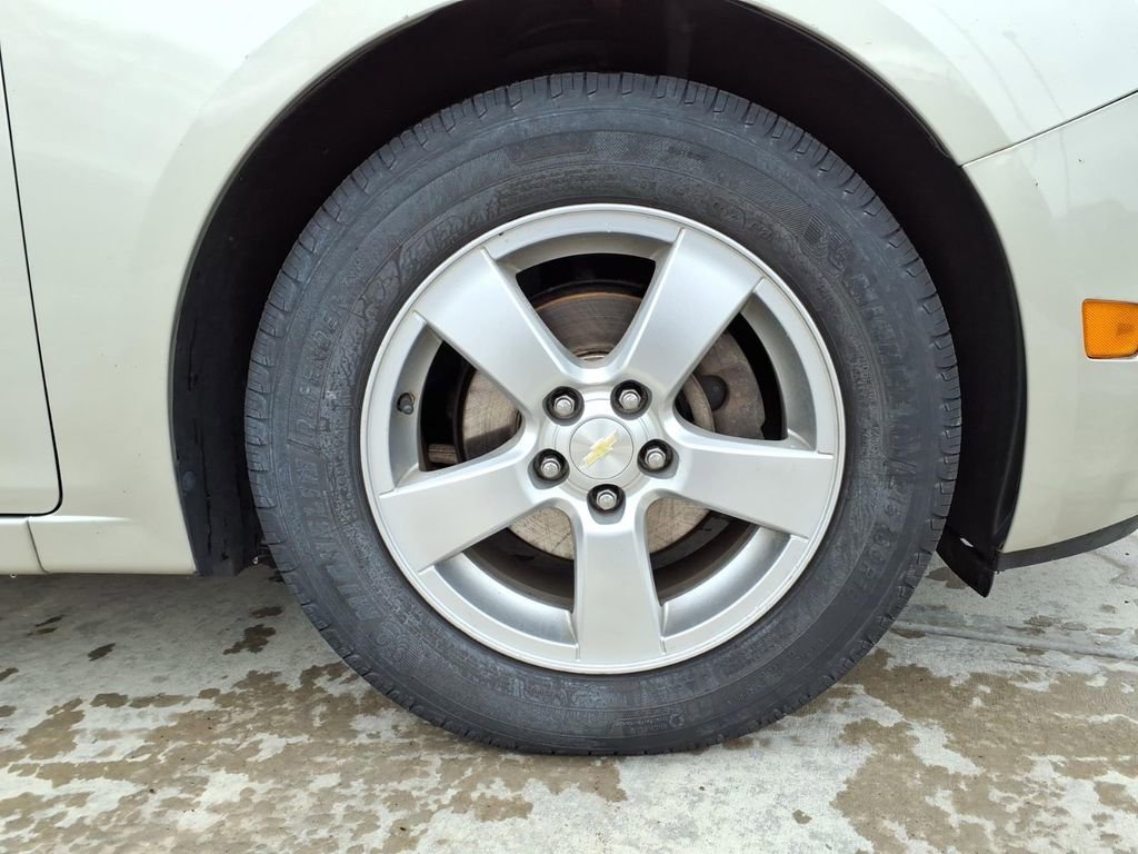 Used 2016 Chevrolet Cruze LT FWD image 9