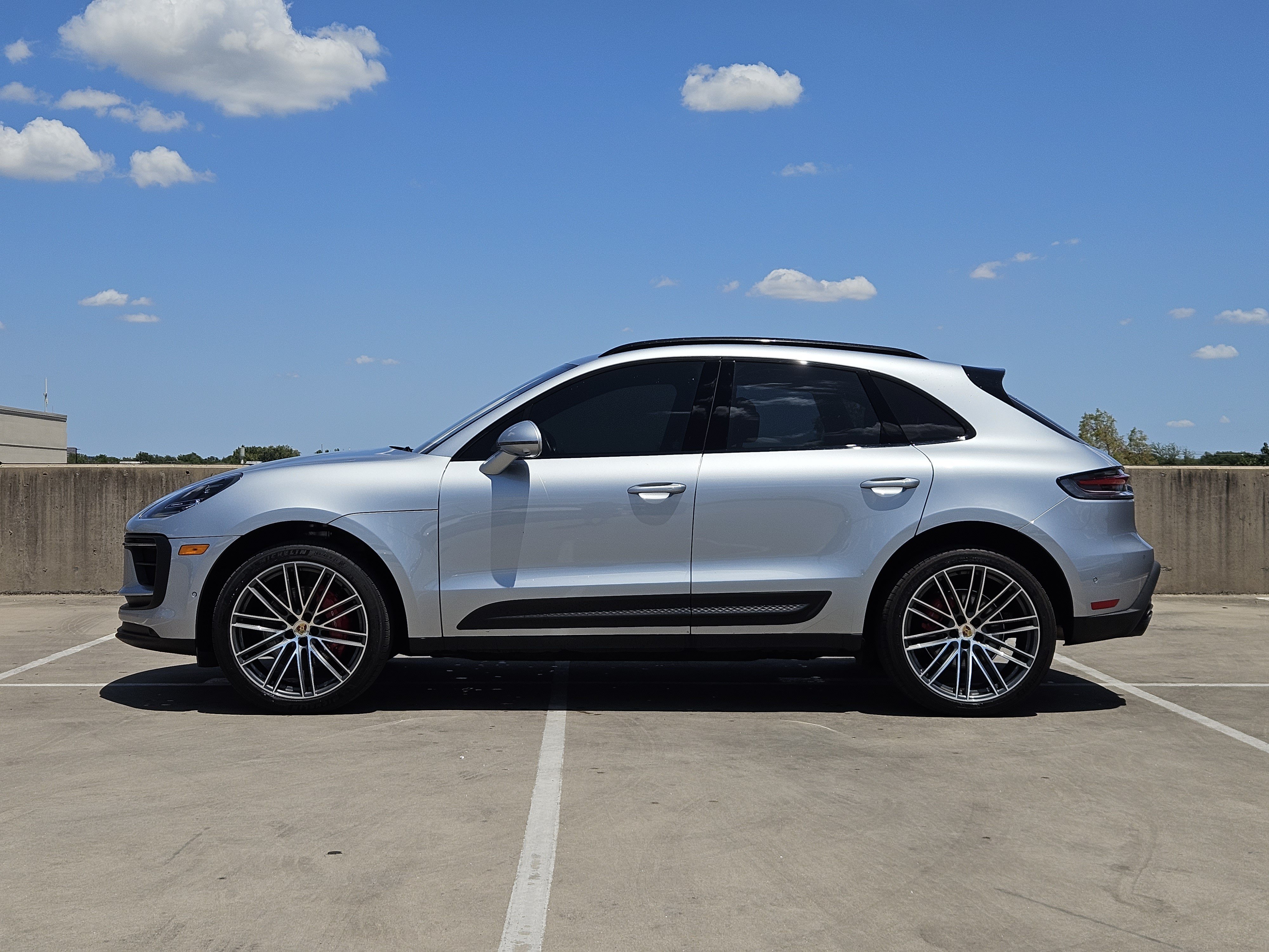 Certified 2024 Porsche Macan S AWD/4WD image 2