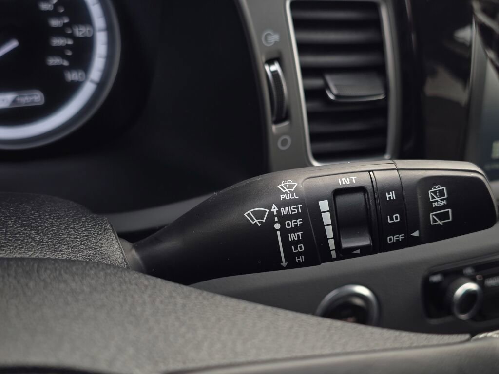 Used 2019 Kia Niro EX image 24