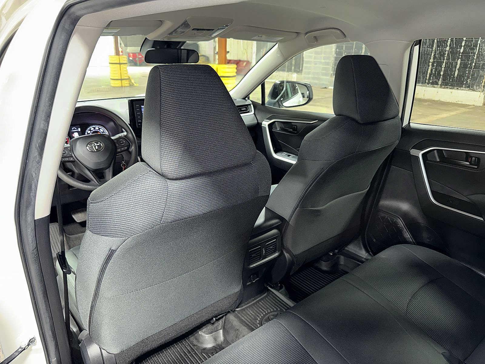 Used 2022 Toyota RAV4 LE AWD/4WD image 26