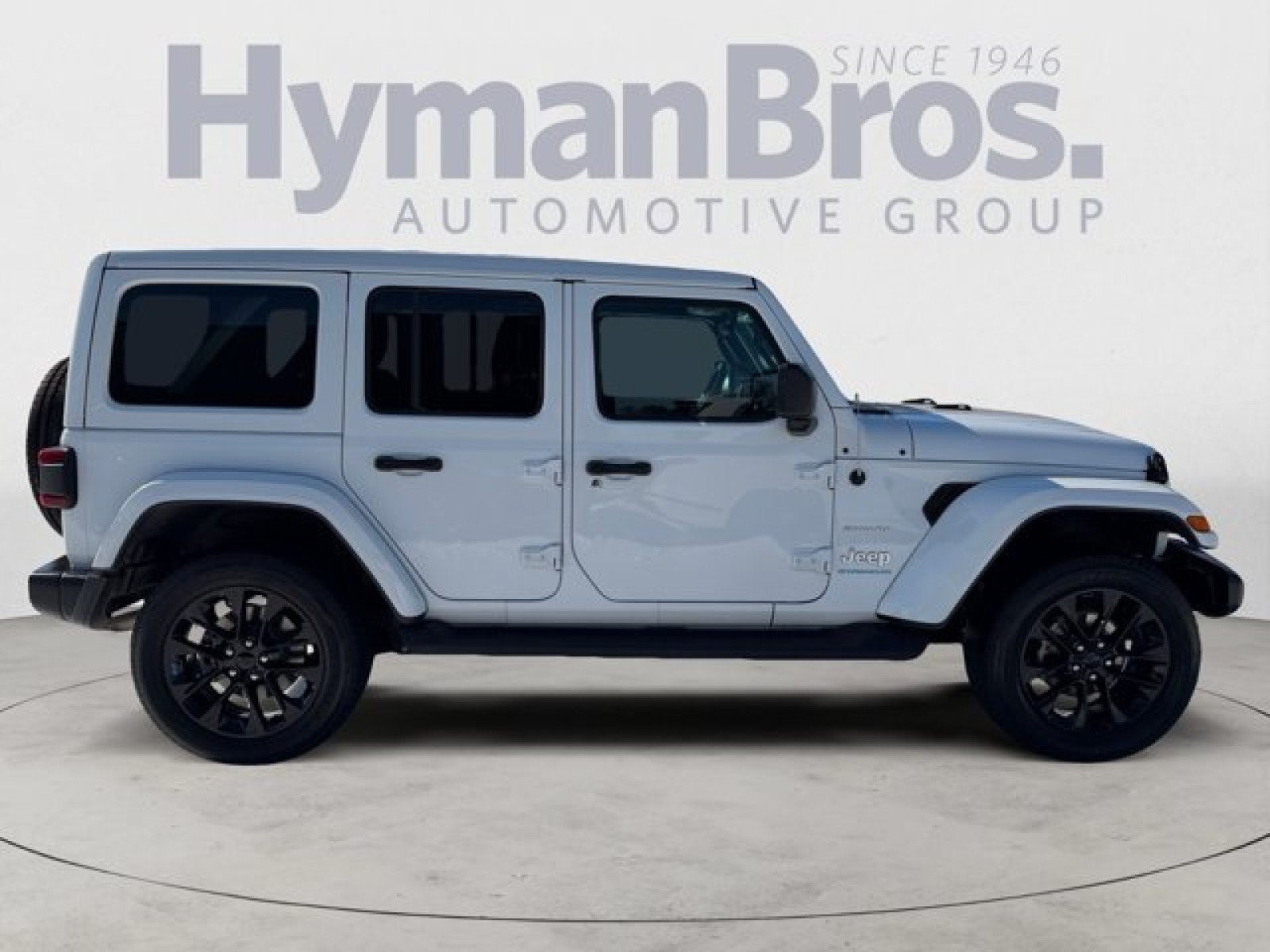 Used 2023 Jeep Wrangler Unlimited Sahara w/ Cold Weather Group AWD/4WD image 2