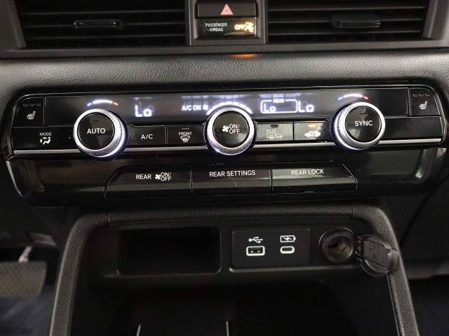 Used 2025 Honda Pilot TrailSport image 11