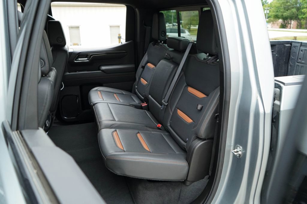 Used 2024 GMC Sierra 1500 AT4 w/ Technology Package AWD/4WD image 9