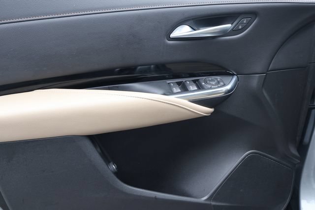 Used 2024 Cadillac XT4 Luxury w/ Cold Weather Package FWD image 12