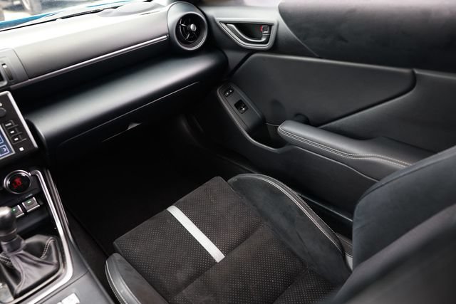 Used 2022 Toyota GR86 Premium RWD image 25