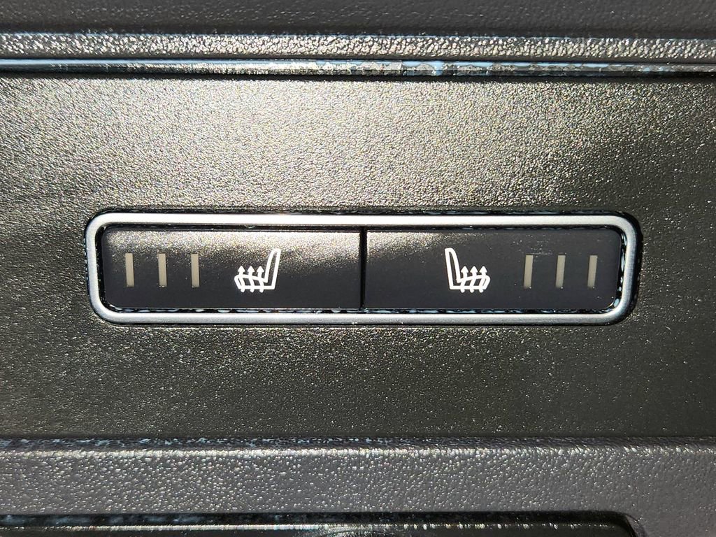 Used 2020 Jaguar F-PACE Premium image 31