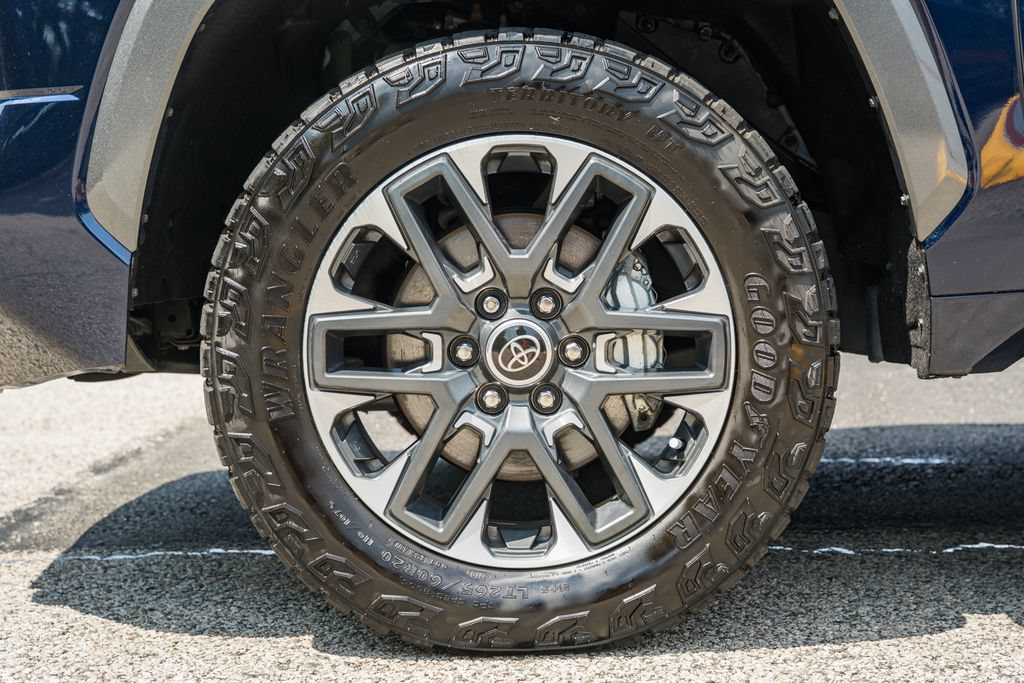 Used 2023 Toyota Tundra Limited w/ Power Package AWD/4WD image 19