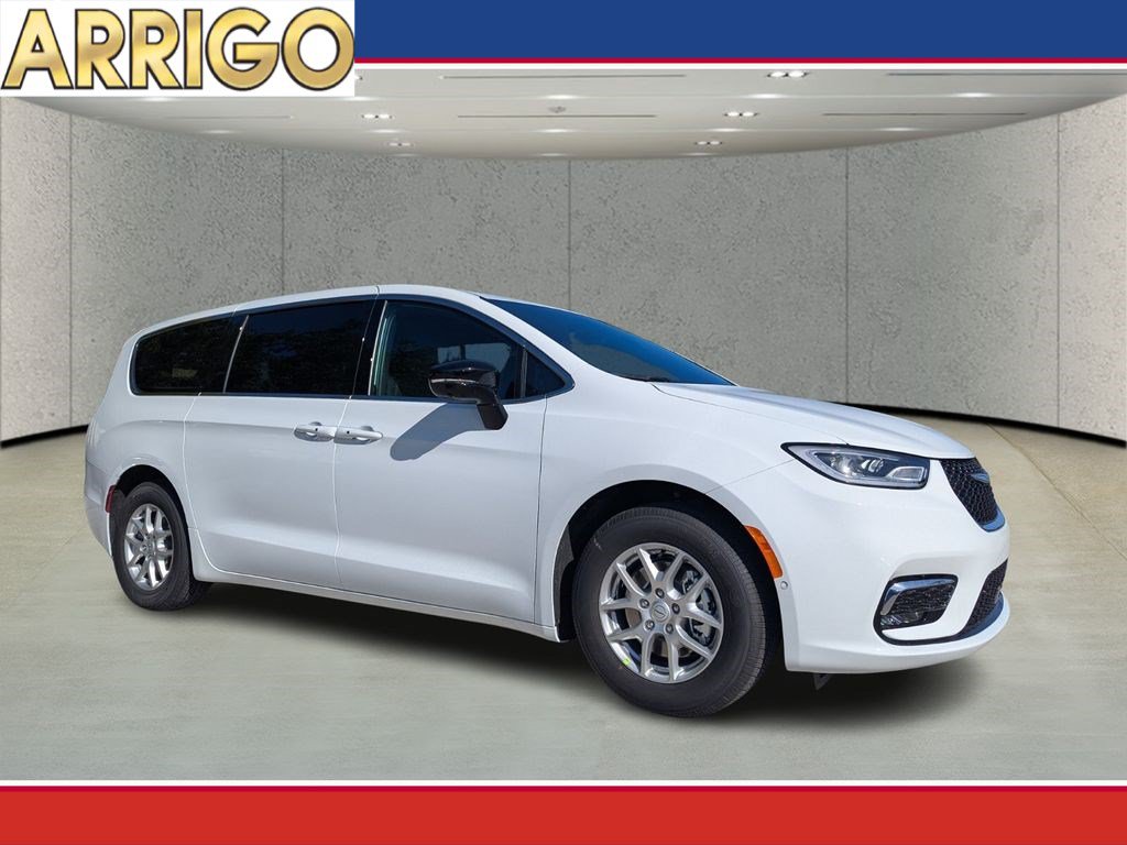 New 2026 Chrysler Pacifica Select