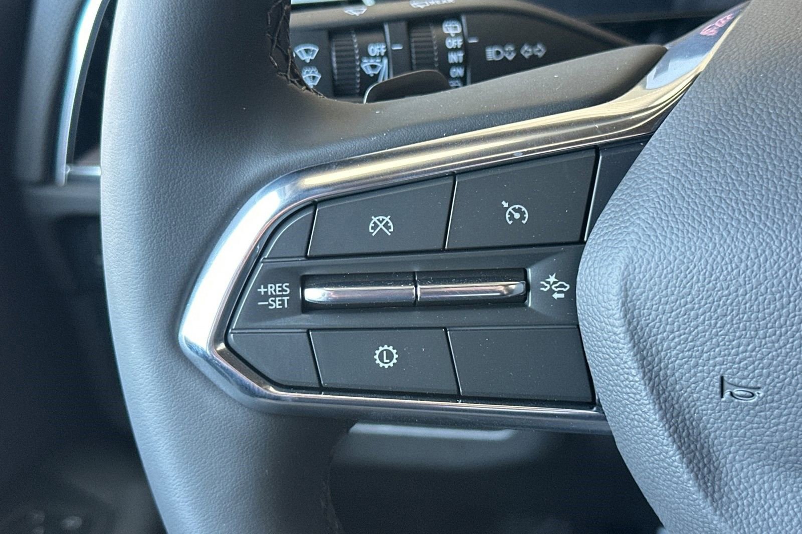 New 2025 Chevrolet Suburban Premier AWD/4WD image 29
