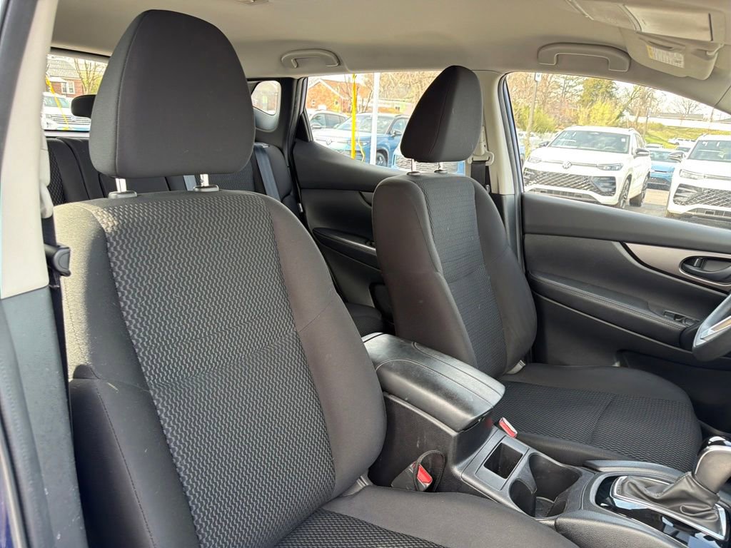 Used 2022 Nissan Rogue Sport S image 48