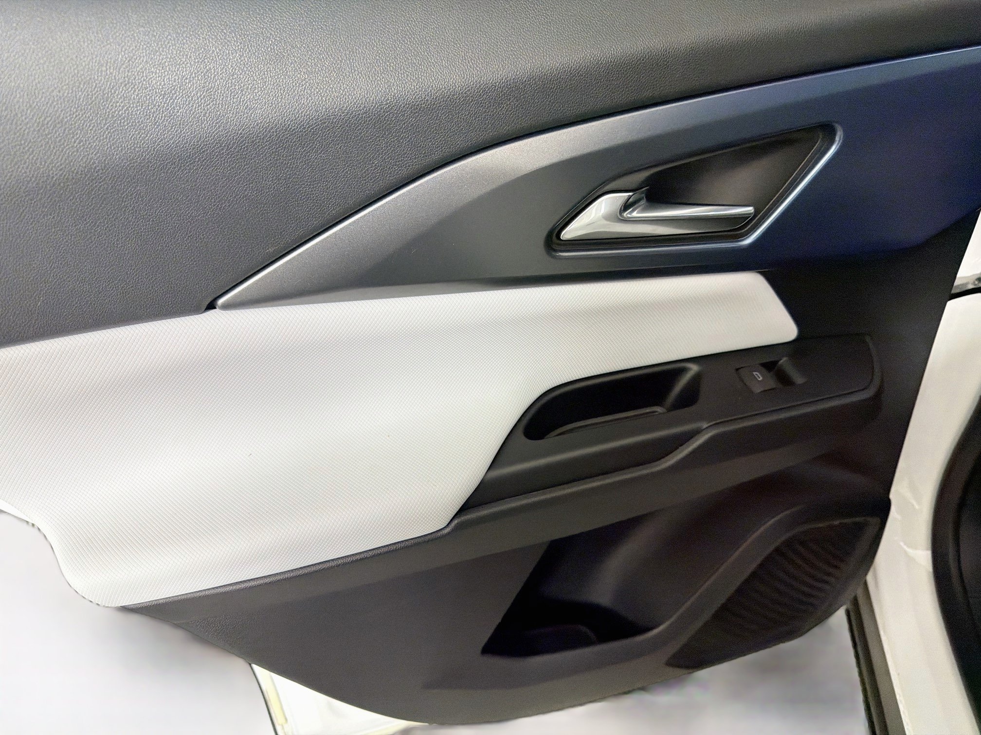 Used 2024 Chevrolet Equinox EV LT FWD image 25