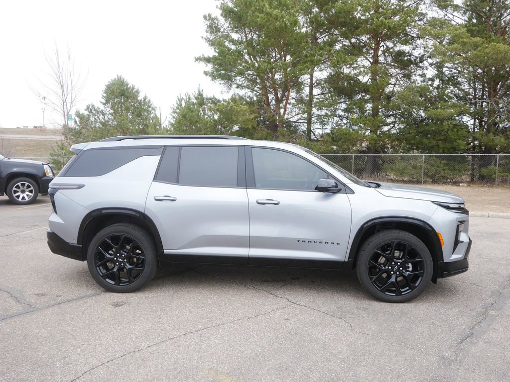 Used 2024 Chevrolet Traverse RS image 4