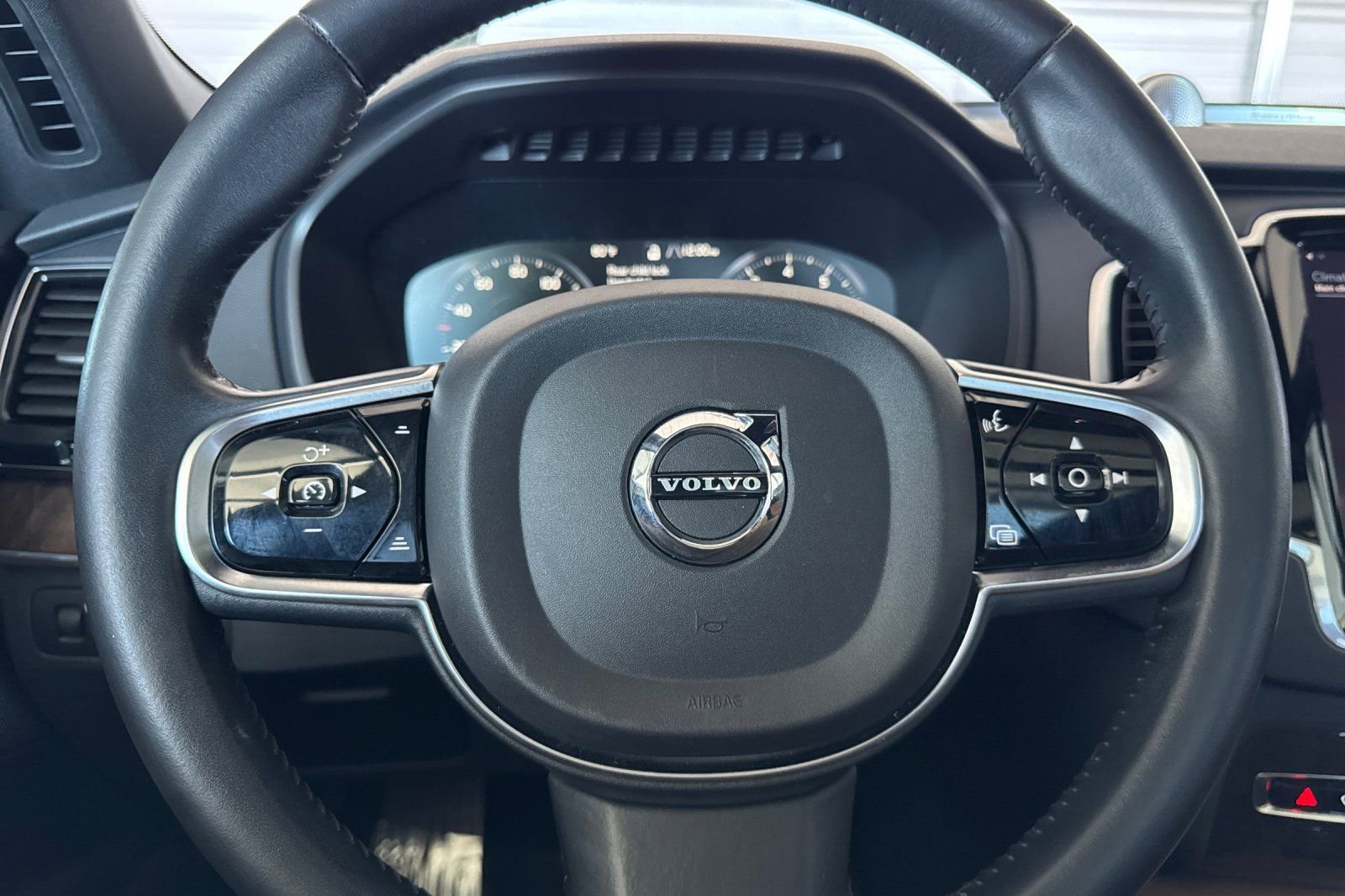 Used 2017 Volvo XC90 T6 Momentum w/ Vision Package AWD/4WD image 27
