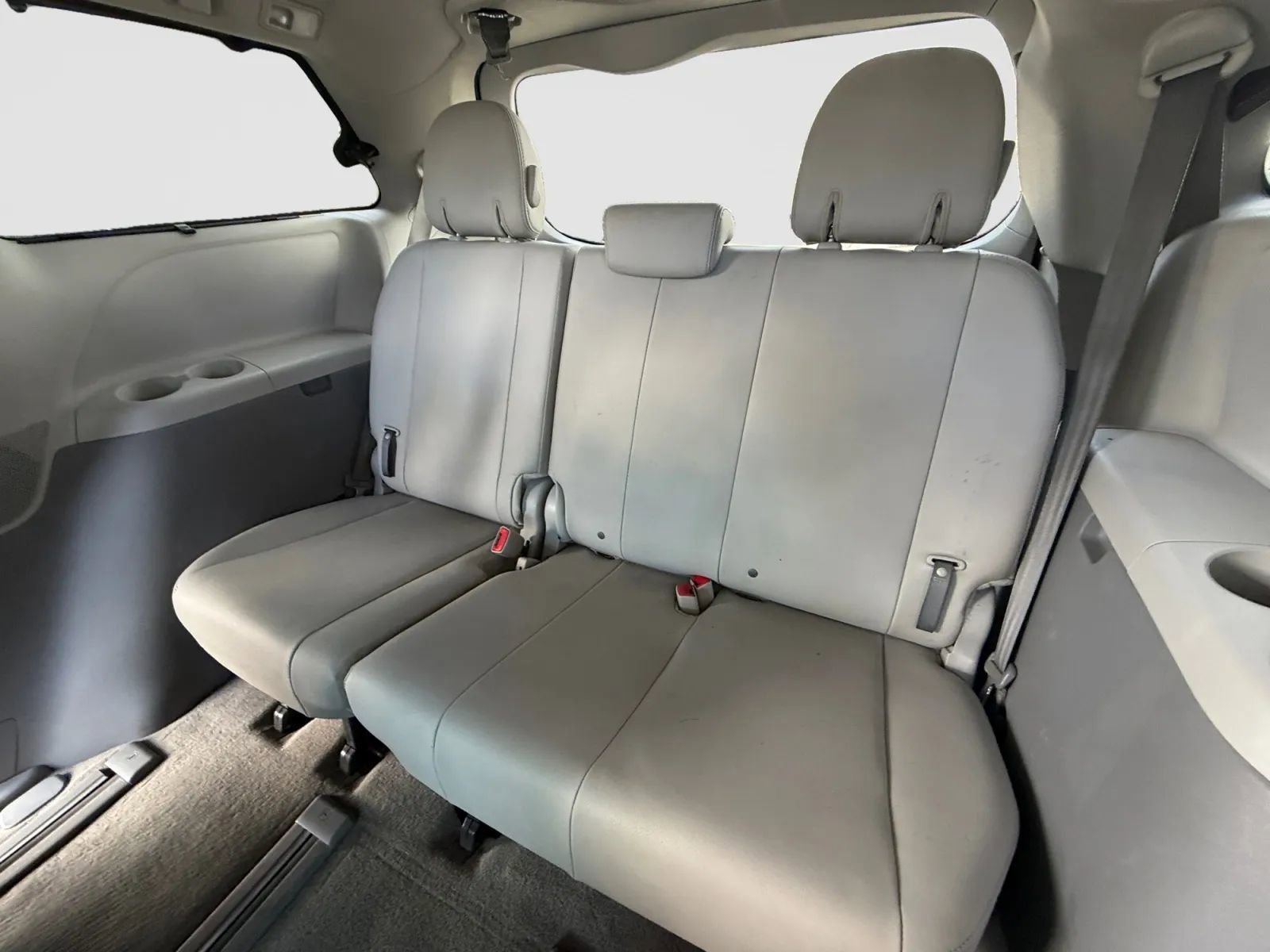 Used 2013 Toyota Sienna XLE image 14