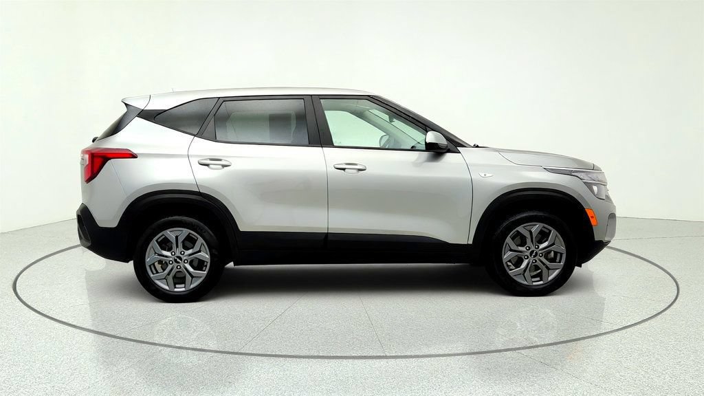 Used 2025 Kia Seltos LX AWD/4WD image 4
