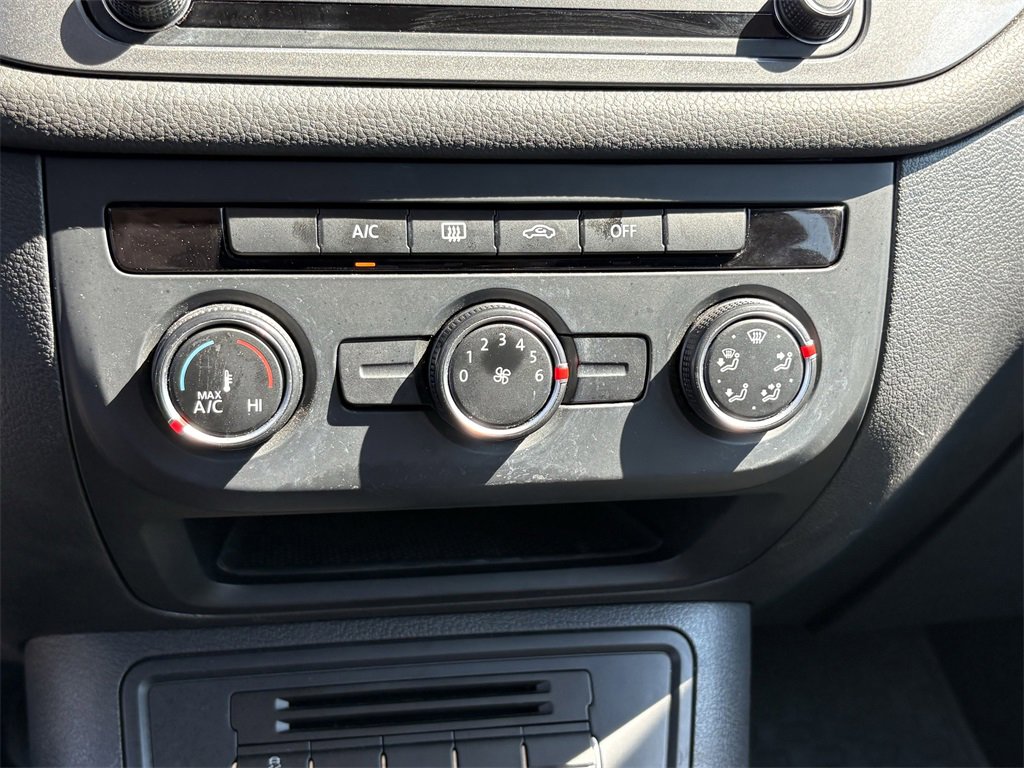 Used 2017 Volkswagen Tiguan Limited w/ Premium Package image 19