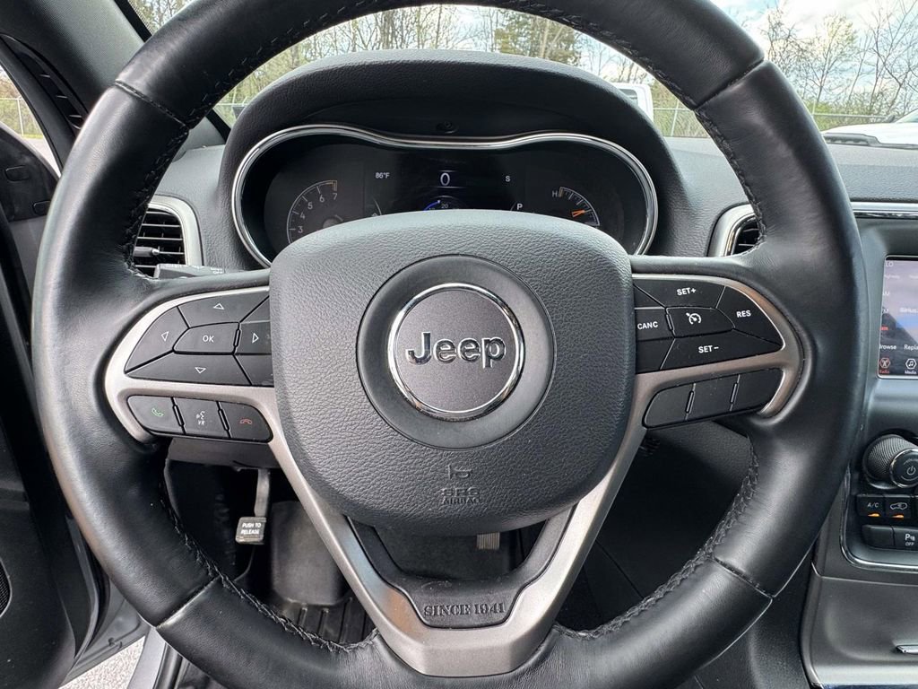 Used 2020 Jeep Grand Cherokee Laredo AWD/4WD image 18