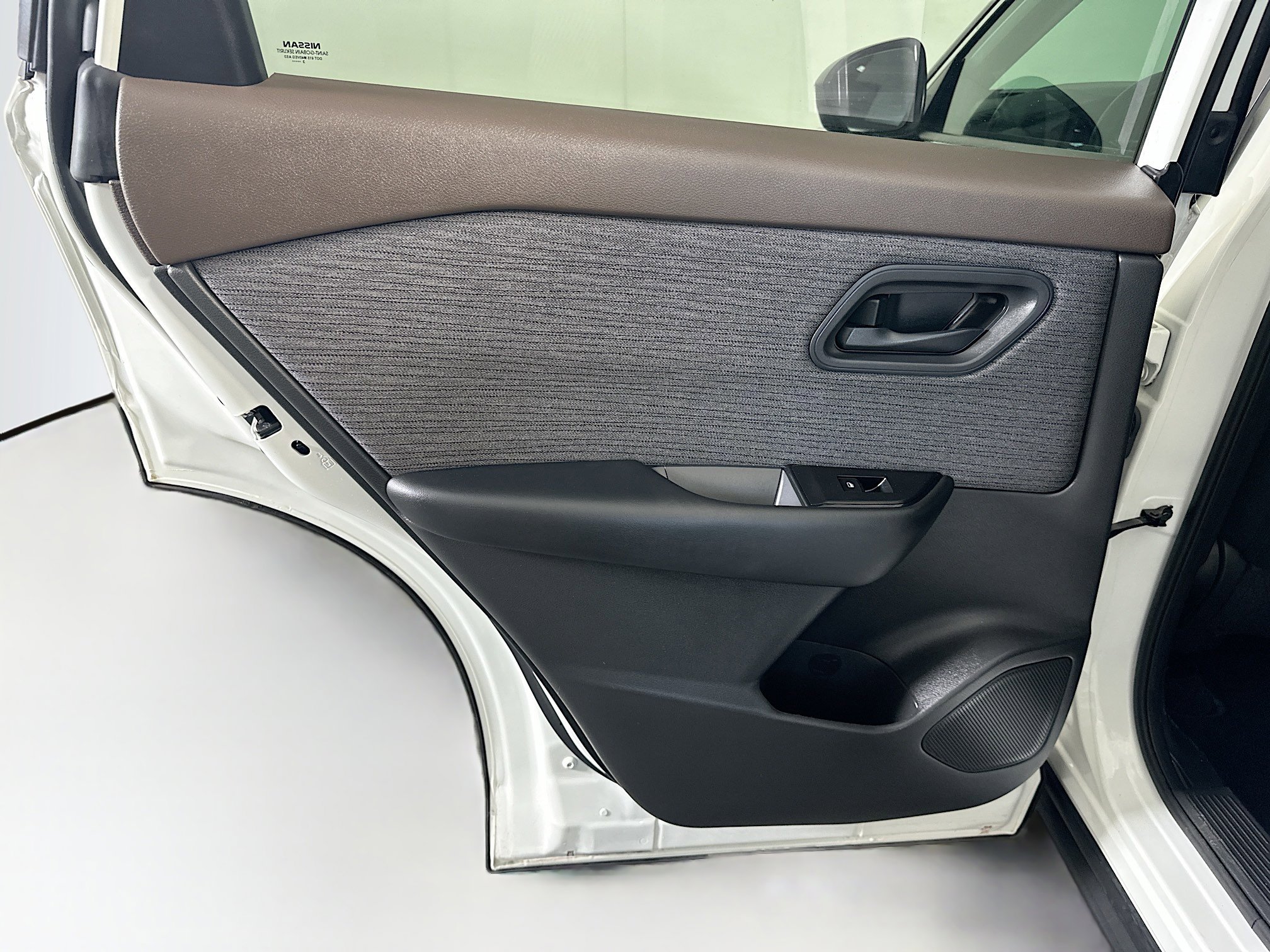 Used 2023 Nissan Rogue S image 27