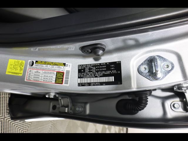 Used 2025 Toyota Highlander Platinum image 30