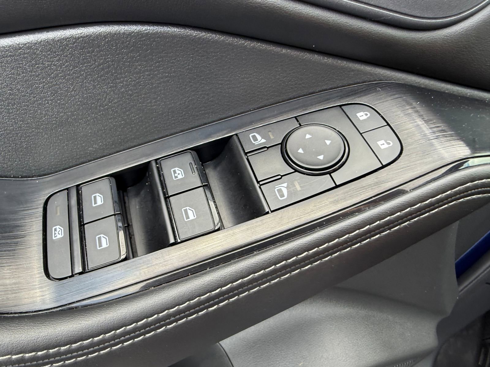 Used 2023 Nissan Rogue SV w/ SV Premium B Package image 20