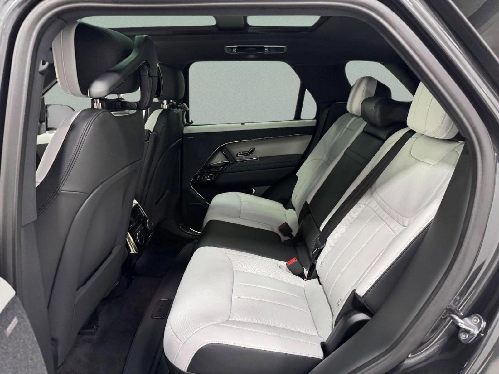 New 2026 Land Rover Range Rover Sport Dynamic SE image 9