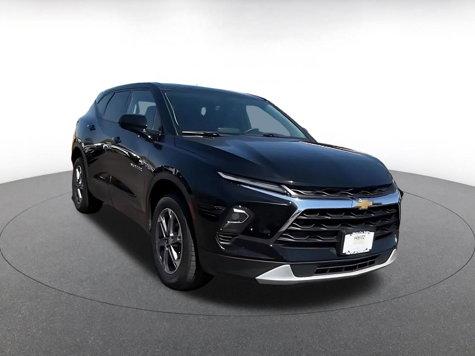Used 2025 Chevrolet Blazer LT FWD image 3