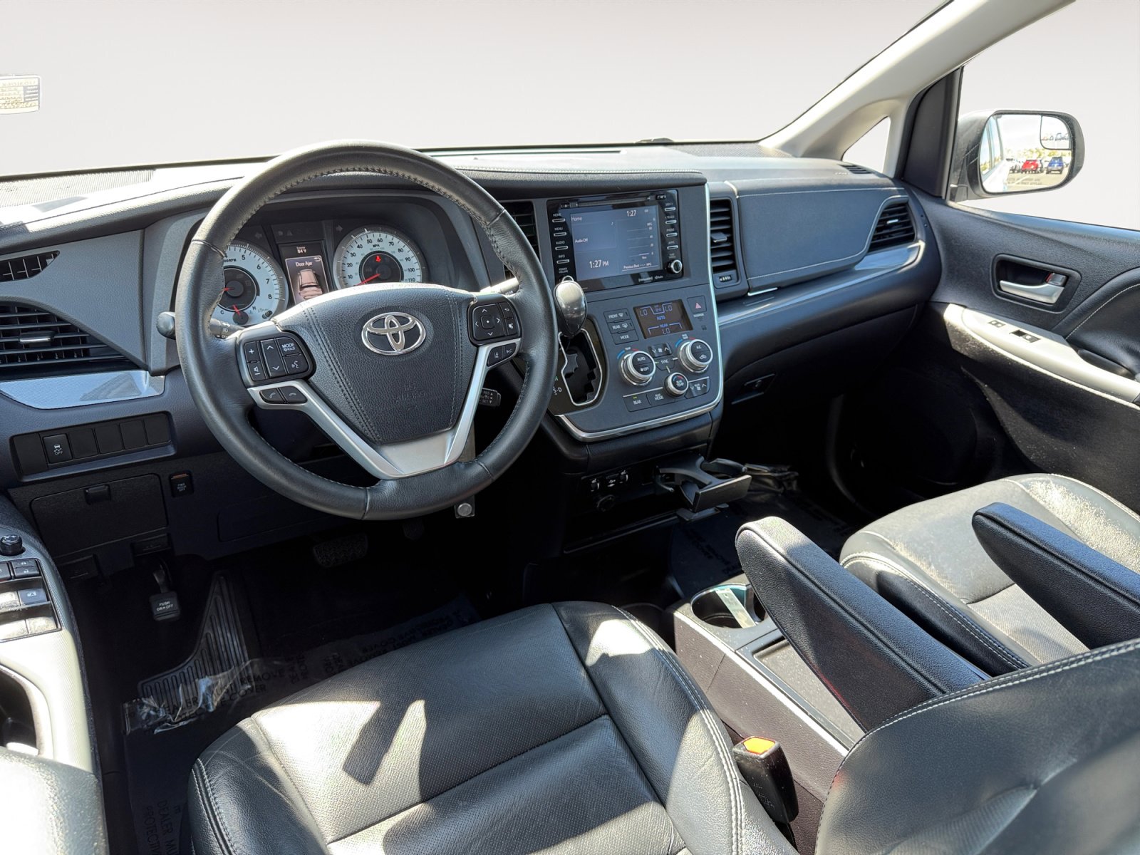 Used 2018 Toyota Sienna SE image 15