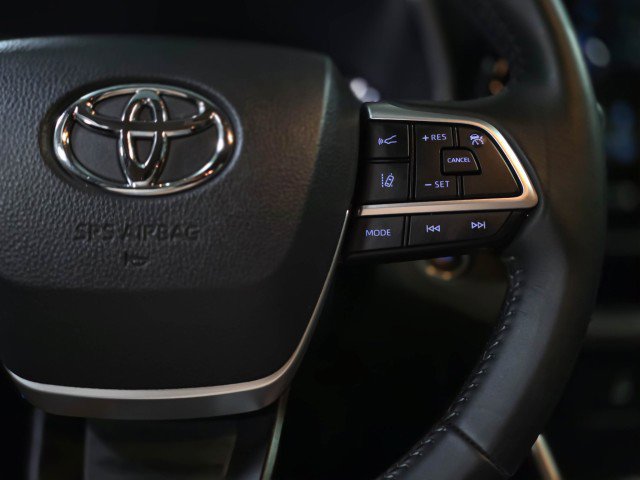 Used 2022 Toyota Highlander XLE image 21
