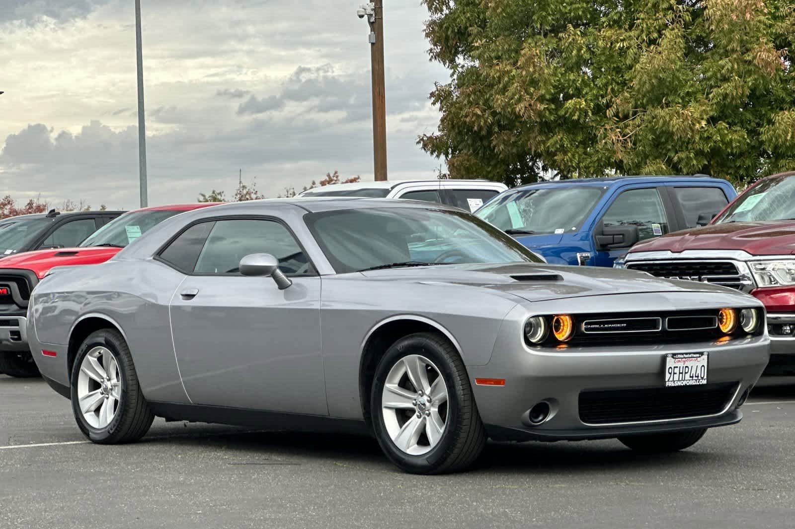 Used 2018 Dodge Challenger SXT image 9