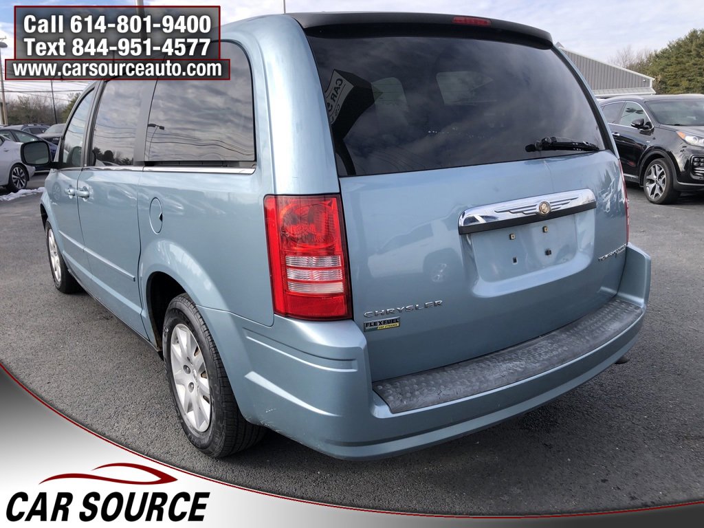 Used 2009 Chrysler Town & Country LX image 8