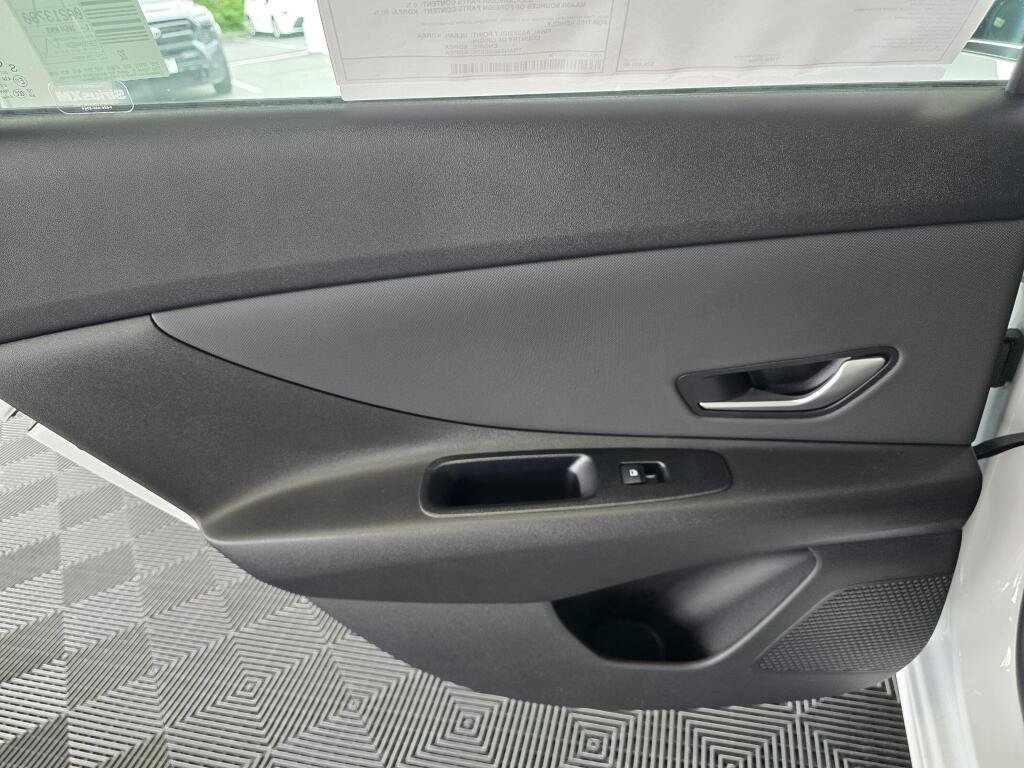 New 2026 Hyundai Elantra Limited FWD image 35
