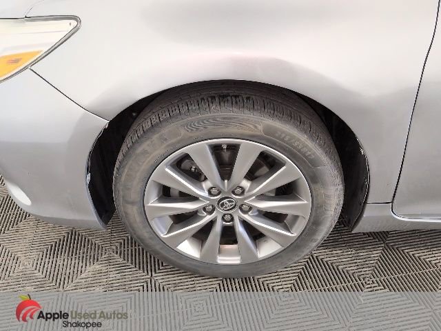 Used 2016 Toyota Camry XLE w/ Moonroof Package image 52